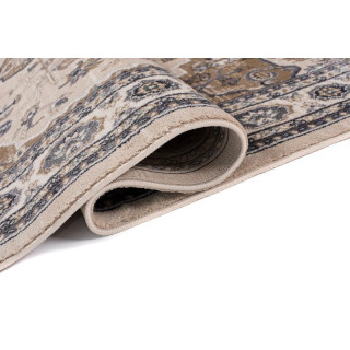 Tradicionalna svetlo bež preproga z vzorcem