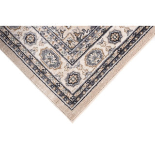 Tradicionalna svetlo bež preproga z vzorcem