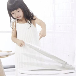 Počasi zapirajoča se straniščna deska