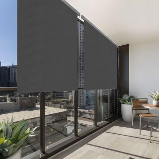 Vertikalna žaluzija z ročajem v temno sivi barvi