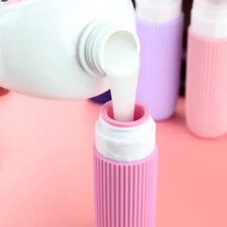 Komplet 4 silikonskih potovalnih stekleničk v 1