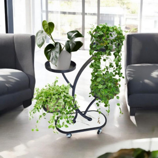 Črno kovinsko stojalo za rože na kolesih