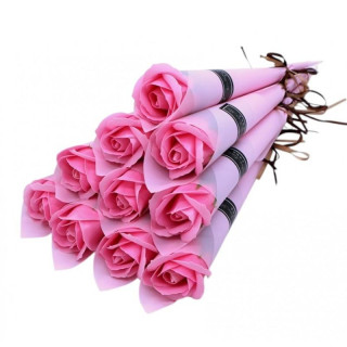 Dišeča roza milna vrtnica v dekorativnem papirju z pentljo