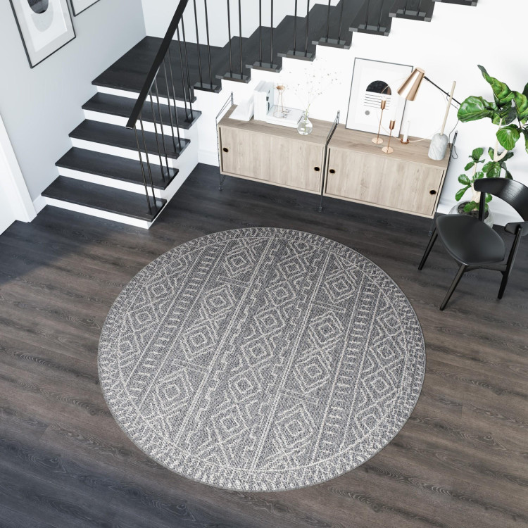 Okrogla vzorčasta preproga v sivi barvi