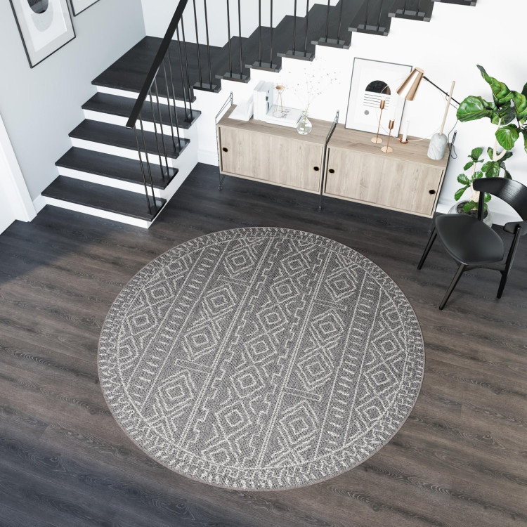 Okrogla vzorčasta preproga v sivi barvi
