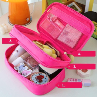 Prešita roza kozmetična torbica z ročajem