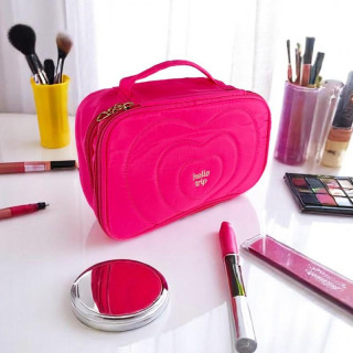 Prešita roza kozmetična torbica z ročajem