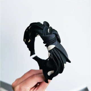 Črn naglavni trak s pikami