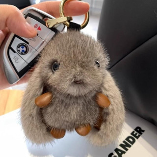 Obesek za ključe s kosmatim sivim zajčkom