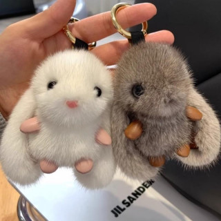 Obesek za ključe s kosmatim belim zajčkom