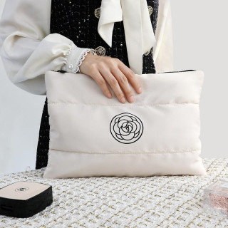 Velika bela kozmetična torbica