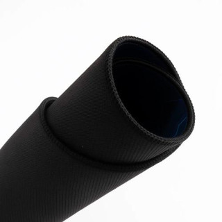 Okrogla igralna podloga Dunmoon pod stolom