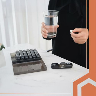 Črn organizator za zdravila - 7 dni