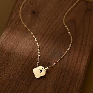 Ženska ogrlica z obeskom iz detelje