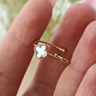 Univerzalni prstan z biserno deteljo