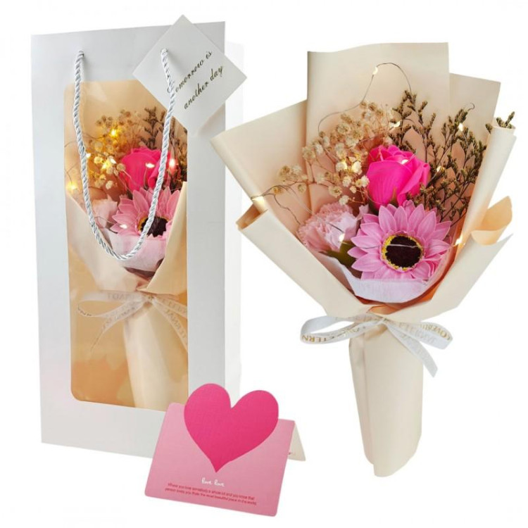 Šopek rožnatih milnih rož v škatli z LED osvetlitvijo