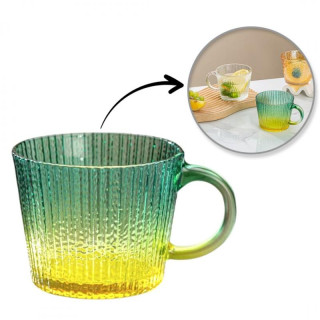 Zelena skodelica z nagubanim ombre vzorcem in ročajem - 380 ml