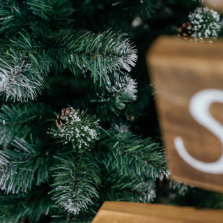 Zasneženo debelo božično drevo - 220 cm