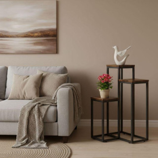 Tristopenjsko stojalo za rože v podstrešju