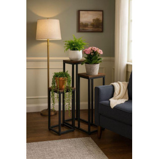 Tristopenjsko stojalo za rože v podstrešju