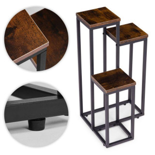 Tristopenjsko stojalo za rože v podstrešju