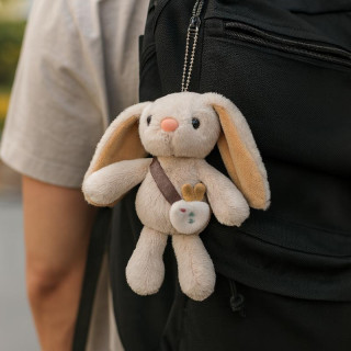 Obesek z bež plišastim zajčkom