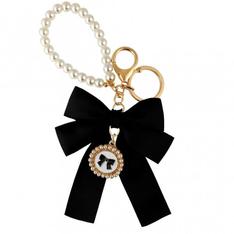 Obesek s črno pentljo in biseri