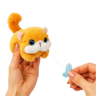 Kremni obesek z mačko, ki lovi ribo