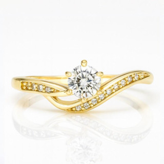 Pozlačen ženski prstan s cirkoni