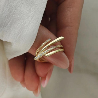 Ženski pozlačen prstan s cirkoni