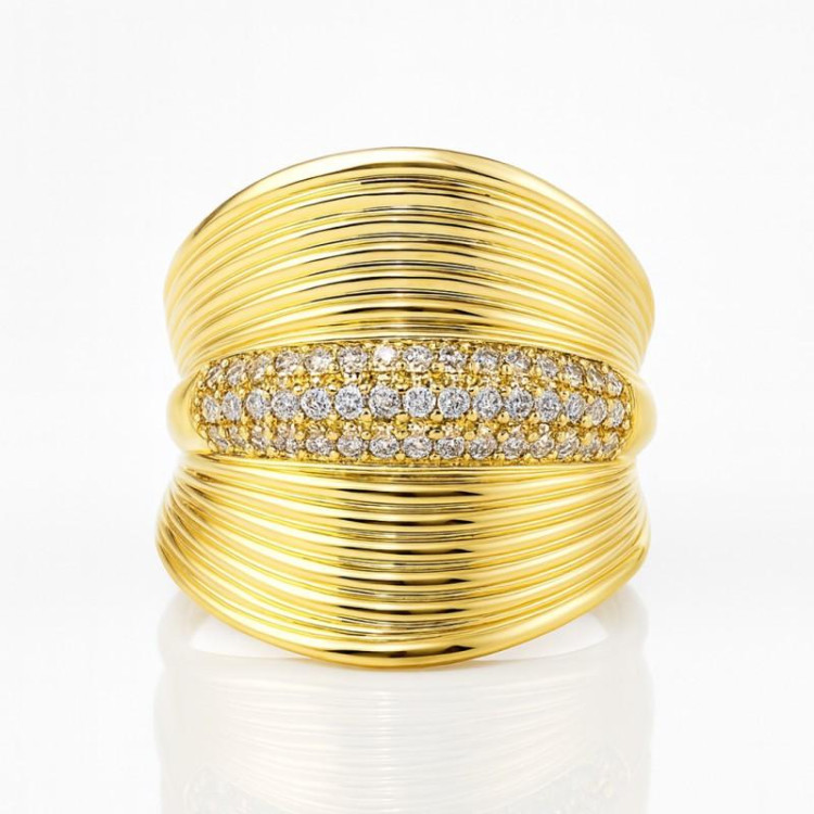 Izrazit pozlačen prstan s cirkoni