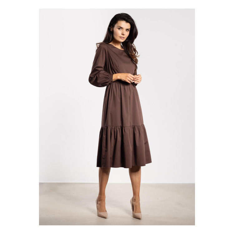 Raztegnjena rjava obleka z volančki