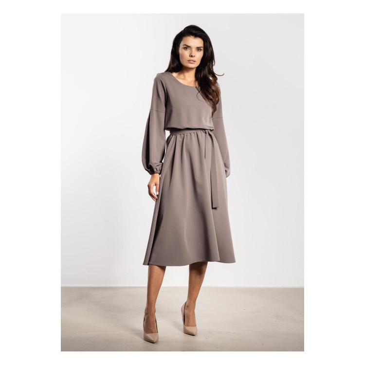 Ohlapna bež midi obleka s pasom