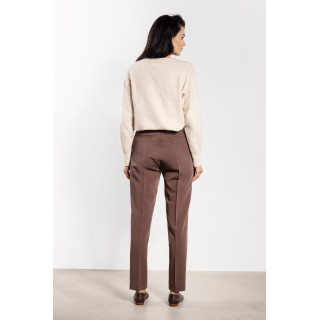 Ženske cigaretne hlače v rjavi barvi