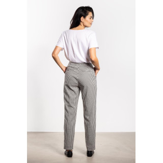 Črno-bele cigaretne hlače s karirastim vzorcem