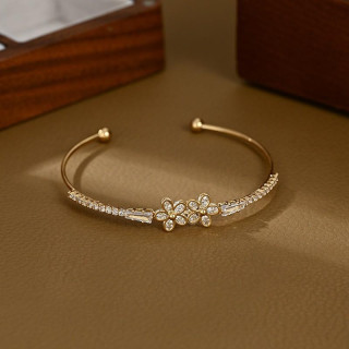 Pozlačena ženska zapestnica s cirkoni