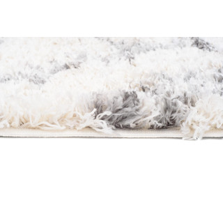 Kosmata preproga s kremnimi resicami