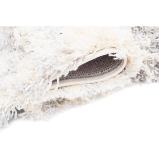 Kremno obarvana kosmata preproga z resicami