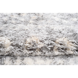 Kosmata preproga z resicami v sivi barvi