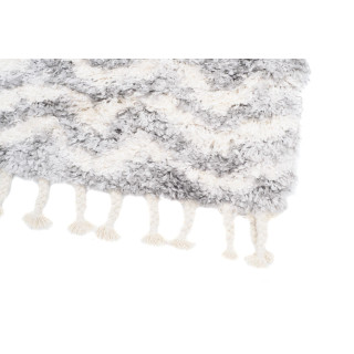 Kosmata preproga z resicami v sivi barvi