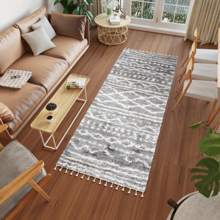 Temno siva moderna preproga z resicami