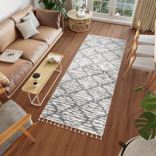 Kosmata kremna preproga z vzorcem