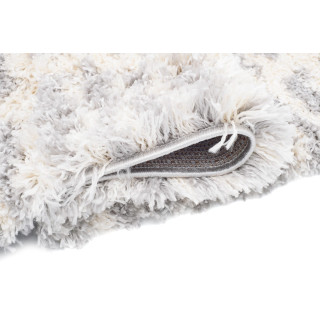 Kosmata siva preproga z vzorcem