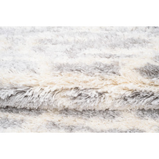 Kosmata siva preproga z vzorcem