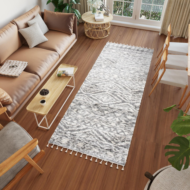 Kosmata preproga v sivi barvi