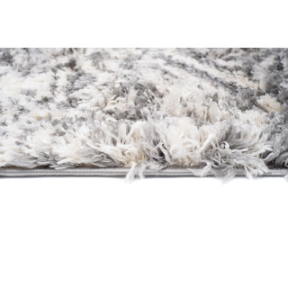 Kosmata preproga v sivi barvi