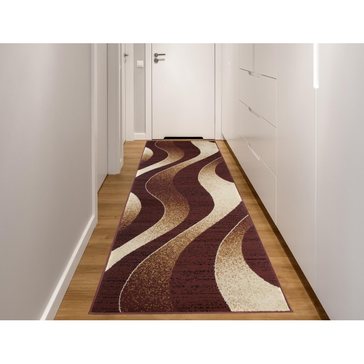 Rjava preproga z abstraktnim vzorcem