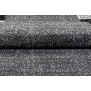 Siva preproga s preprostim vzorcem