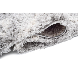 Siva kosmata preproga z vzorcem