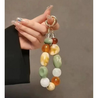 Obesek z barvnimi kamni